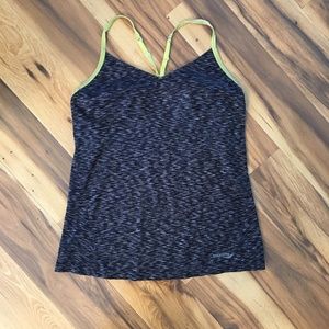 Saucony tank with built in bra size Large